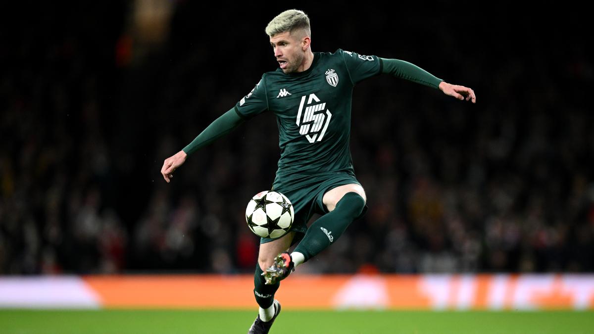 Ajax'ın Sol Bek Tercihi: Caio Henrique Transferi Jofre Torrents'in Kaderini Belirliyor
