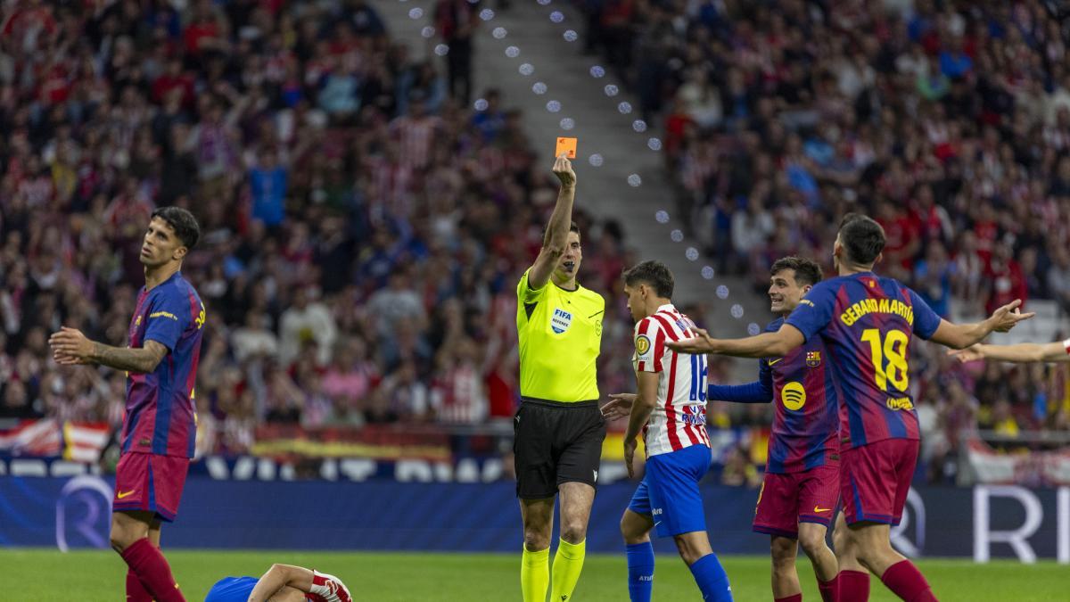 VAR Devreye Girdi: Gerard Martín'in Kırmızı Kartı İptal Edildi, Maçın Seyri Değişti!