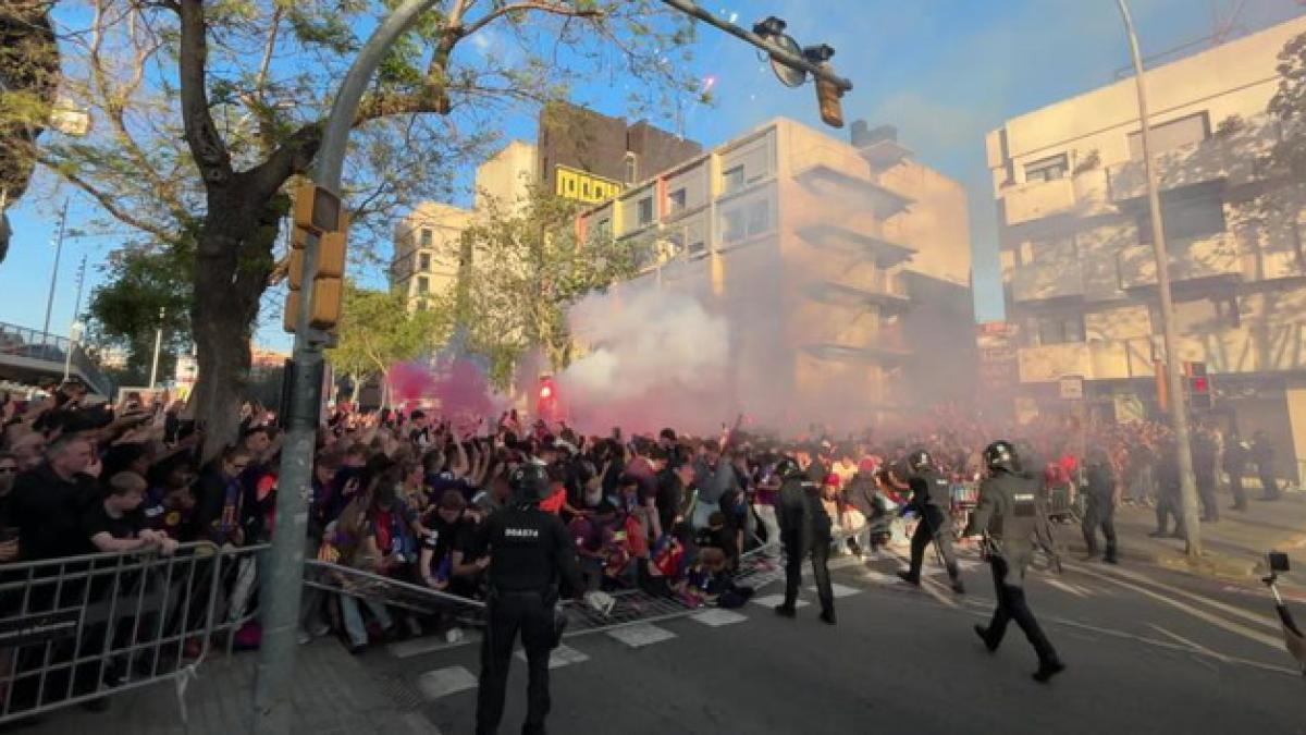 Barcelona Taraftarlarının Şampiyonlar Ligi Karşılamasında Olay Çıktı: Camp Nou Önünde