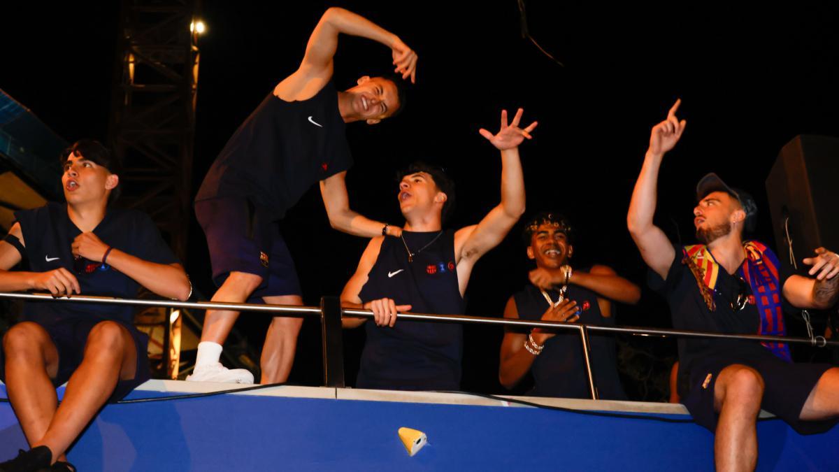 FC Barcelona'dan La Masia'ya Anlamlı Jest: Genç Yıldızlar Şampiyonluk Kutlamalarında
