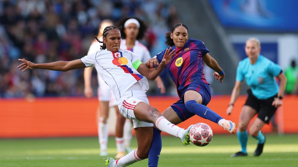 FC Barcelona Femení Tarih Yazdı: Salma Paralluelo'dan Çifte Golle Şampiyonlar Ligi Zaferi