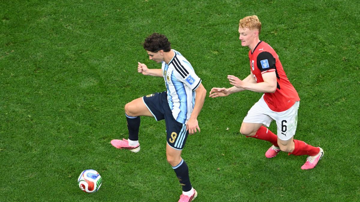 Avrupa Futbolunda '9 Numara' Piyasası Kızışıyor: Barcelona'nın Gözü Álvarez'de