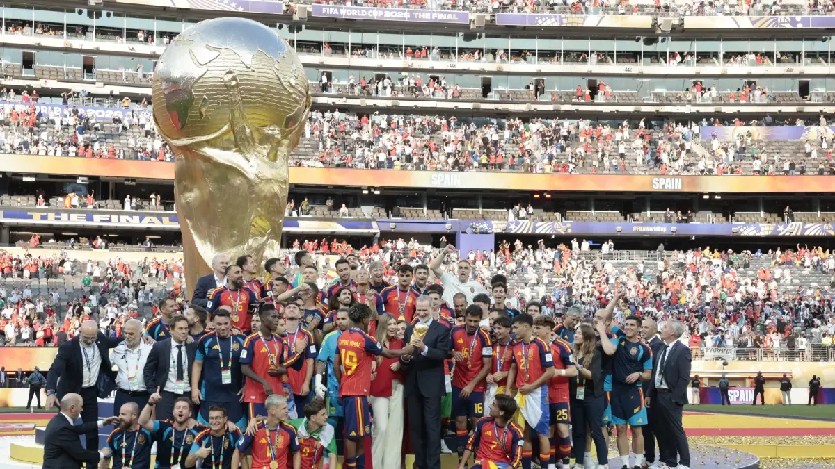**Dünya Kupası Camp Nou'yu Ziyaret Etti: Barcelona'nın Şampiyonlarına Vefa**