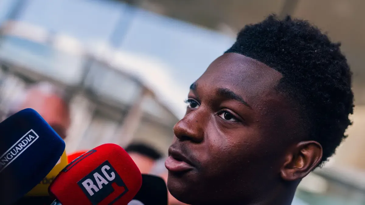 FC Barcelona'nın Gelecek Vaat Eden Yıldızı Jesse Bisiwu, Uzun Süreli Sözleşmeye İmza Attı