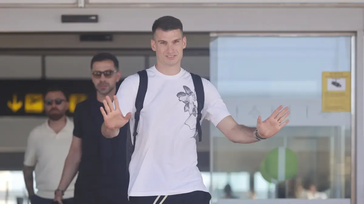 Flick'in Kararı Bekleniyor: Livaković'in Barça'daki Geleceği Belirsiz