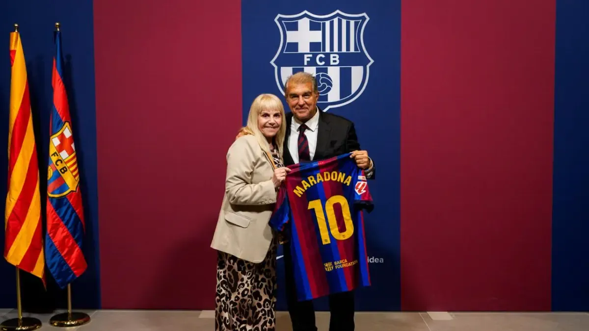 Maradona'nın Tek Eşi Claudia Villafañe, Camp Nou'da Onur Konuğu Oldu
