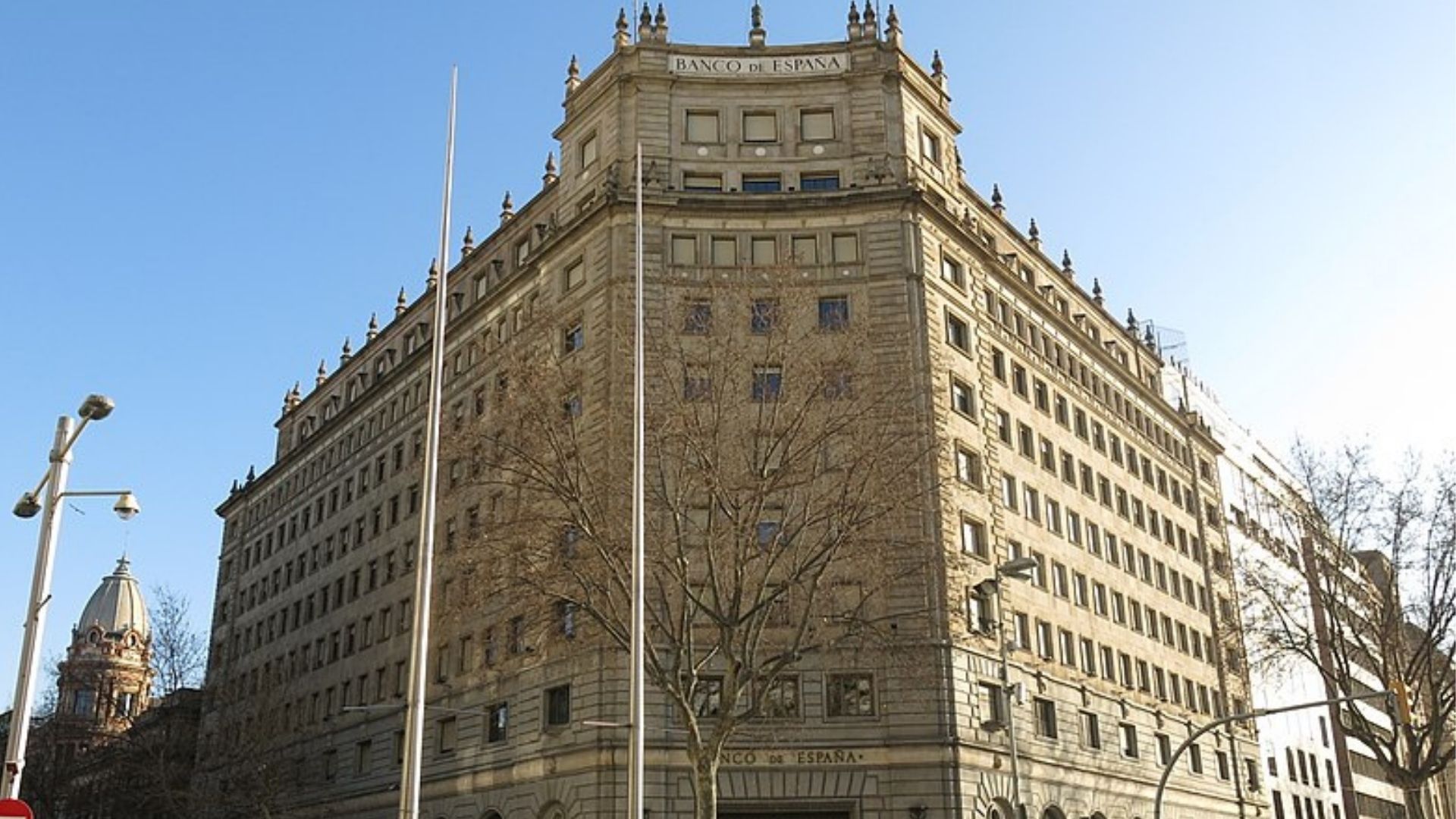 Katalan Hükümeti, İspanya Merkez Bankası Binasının Yarısını Satın Aldı: Stratejik Bir