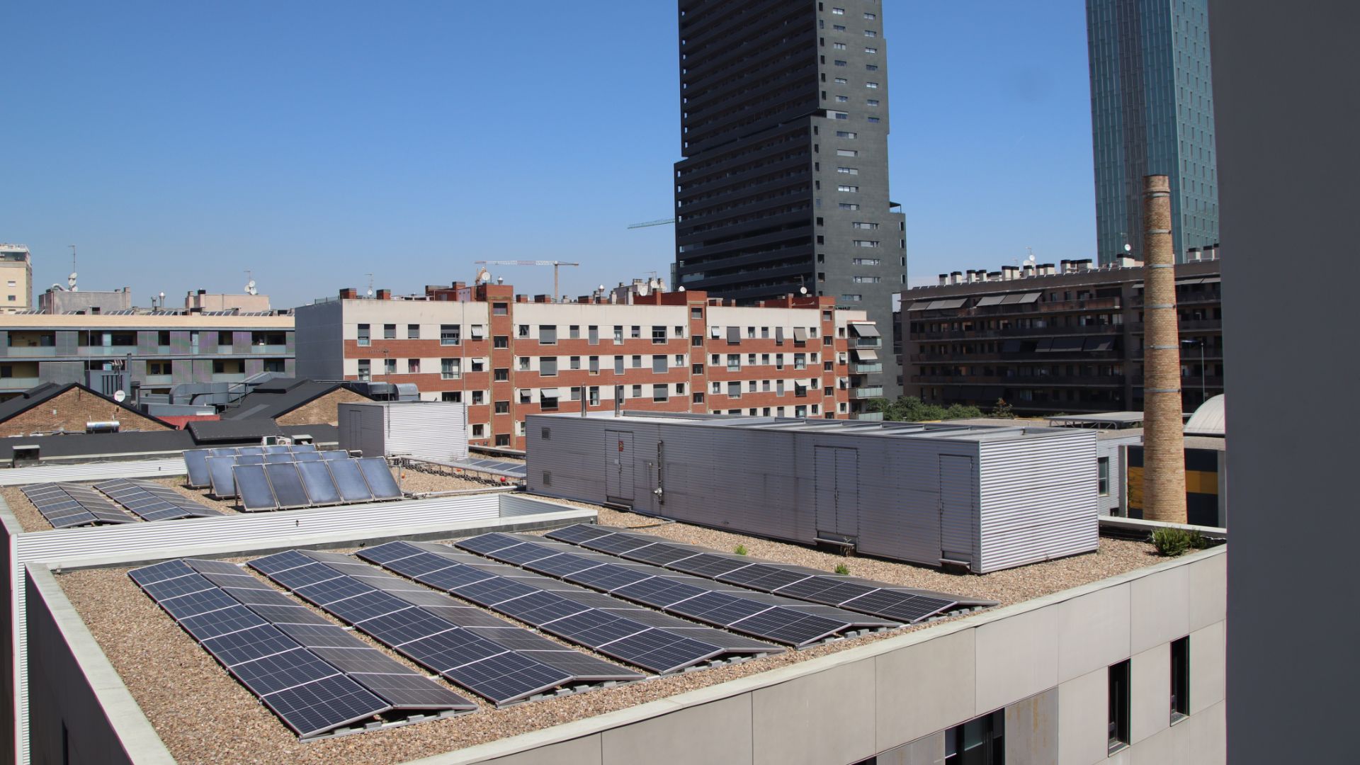 Barselona, Enerji Dönüşümüne Hız Kazandırmak İçin 10 Belediye Binasının Çatısını Güneş