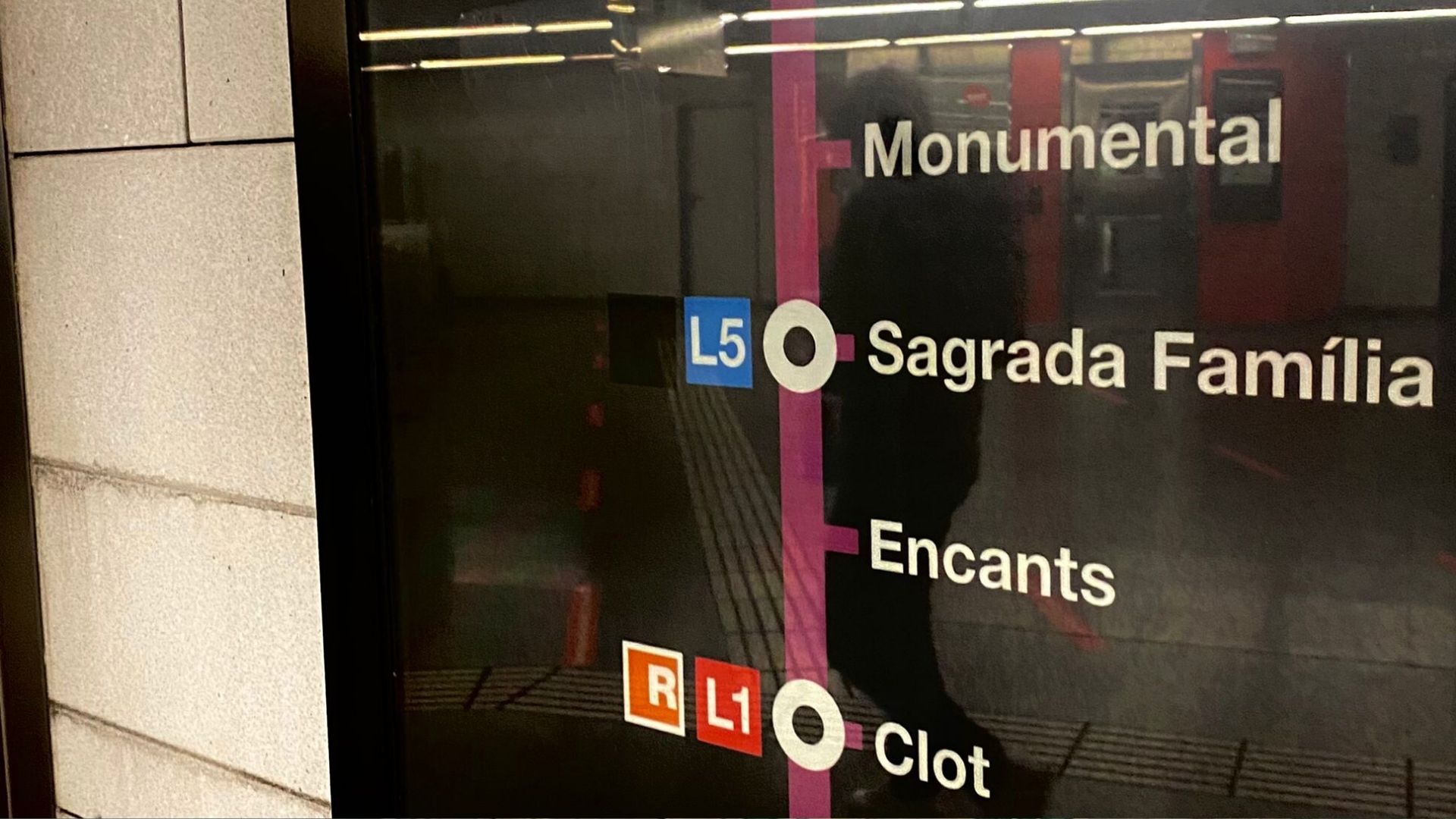 Barselona Metrosu L2 Hattında Kesinti: Binlerce Yolcu Etkilendi