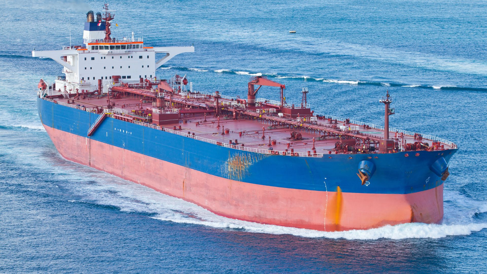 İran, Hürmüz Boğazı'nı Yeniden Kapattı: Küresel Enerji Piyasaları Teyakkuzda