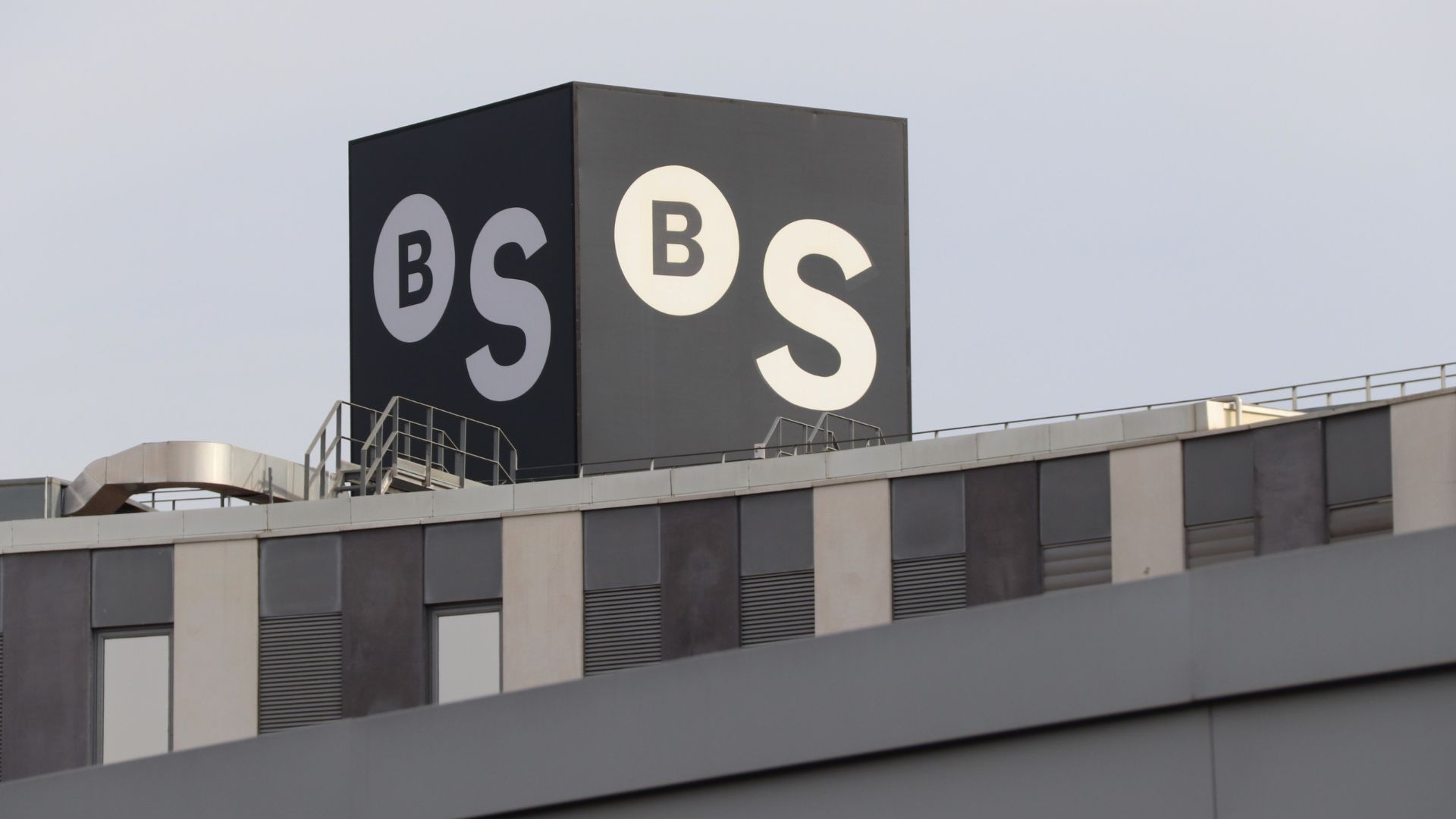 Banc Sabadell'den TSB Satışı Sonrası Güçlü Performans: 971 Milyon Euro Kar