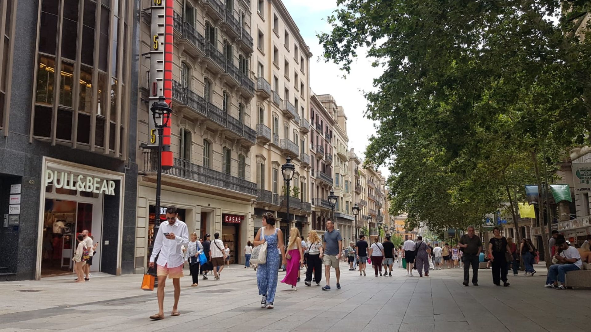 Barselona'da Pazar Alışverişi Dönemi Sona Erdi: Esnaf Sıcak ve İnşaat Mağduru
