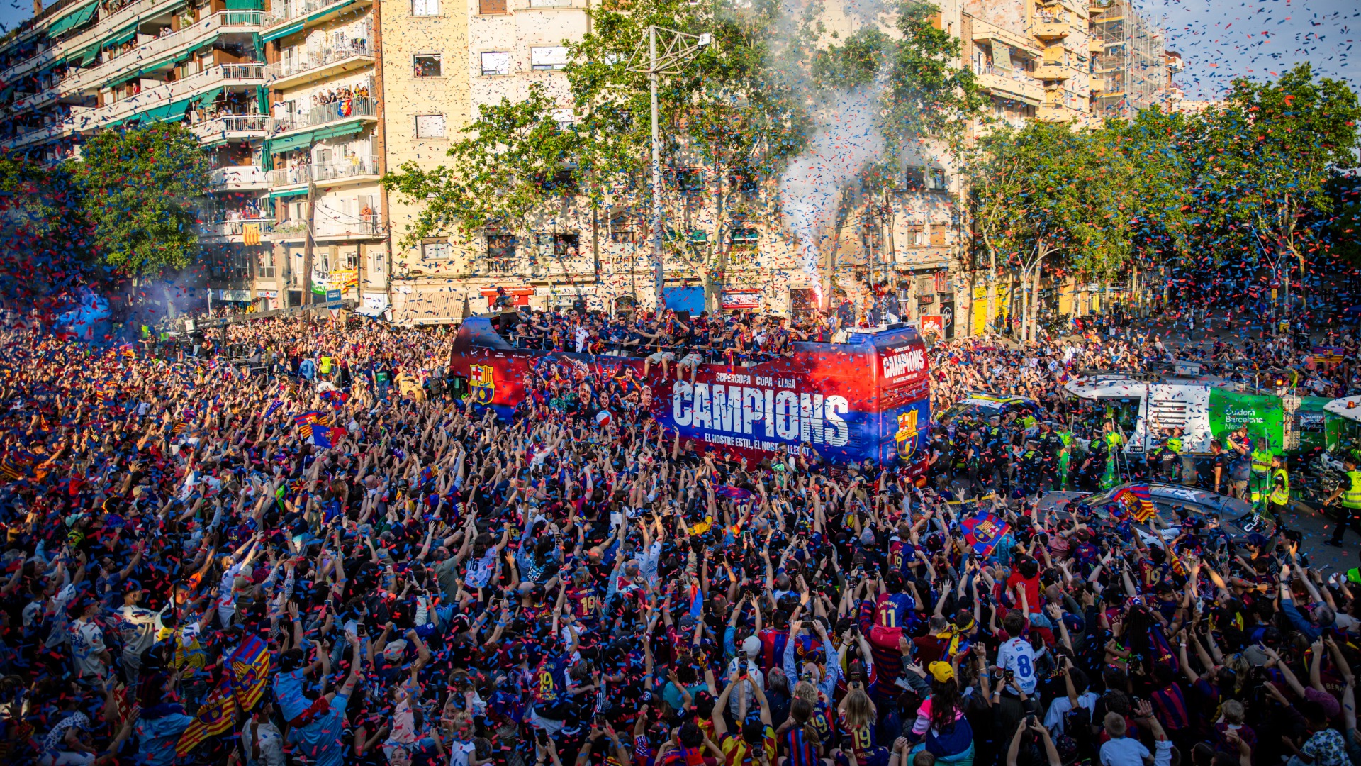 FC Barcelona'dan 29. La Liga Şampiyonluğu Kutlaması: Barselona Sokakları Karnavala