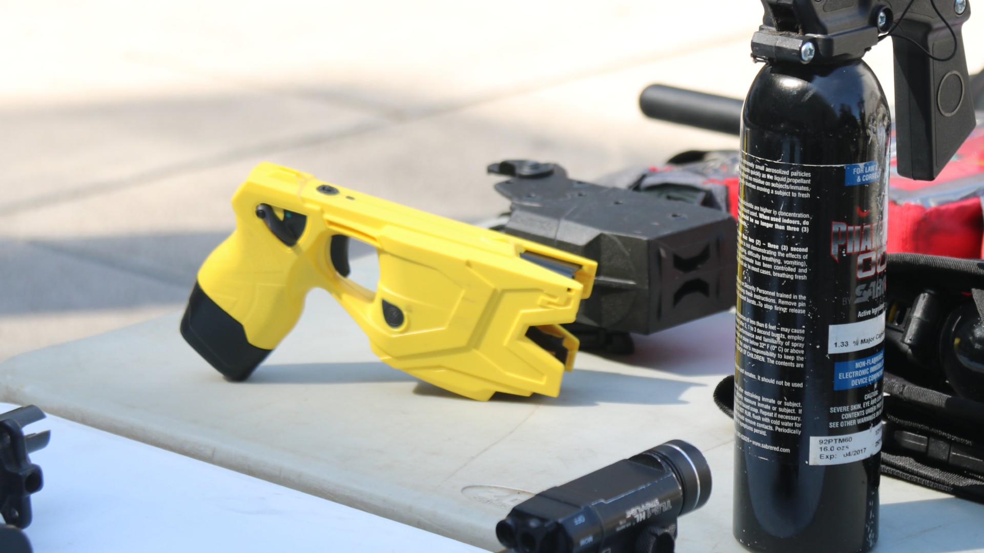 Barselona'da Taser Tartışması: Uluslararası Af Örgütü'nden İnsan Hakları Endişesi