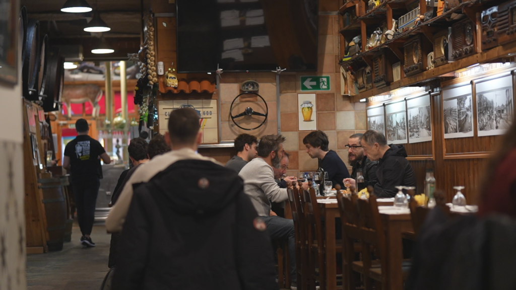 Barselona'nın Zamanda Yolculuk Durağı: Bodega Pàdua ve Efsanevi Seat 600 Mirası