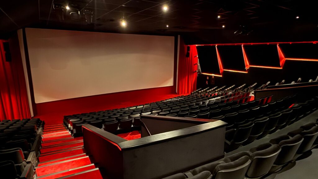 SİNEMA DÜNYASINDA YENİ BİR SOLUK: BARSELONA'NIN PHENOMENA SİNEMASI YENİLENDİ