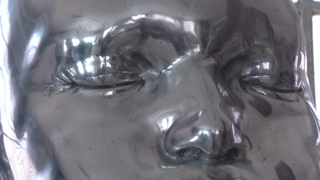 Barselonalı Heykeltıraş Samuel Salcedo: Mermere Meydan Okuyan Halk Sanatı