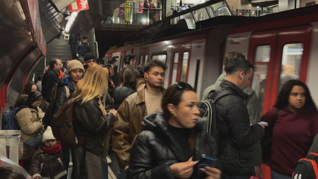 Barselona Metro İstasyonlarında Rodalies Krizi: Fabra i Puig'de Yığılmalar Tehlike