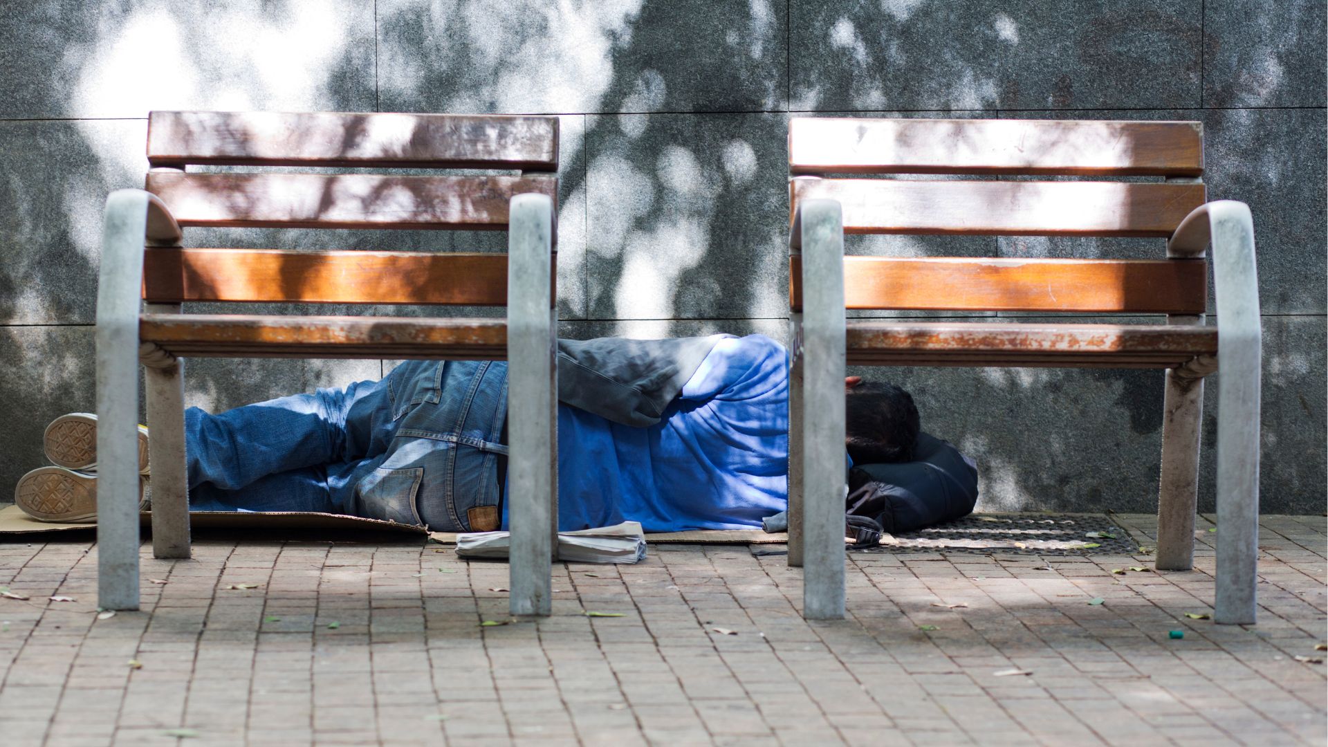 Barselona'da Evsizleri Hedef Alan 'Düşmanca Mimari' Alarm Veriyor: 1.500'den Fazla