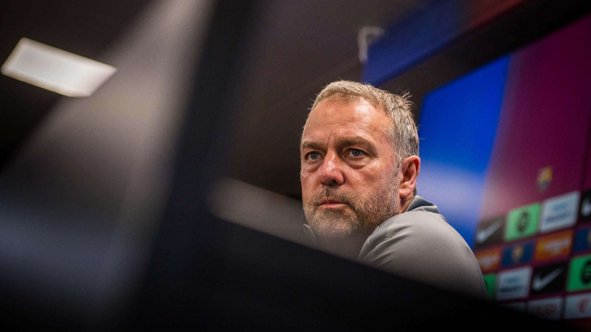 Hansi Flick'ten Barça Sözleşme Yenileme Kararı: "Şimdi Zamanı Değil, Ailemle Konuşmalıyım"