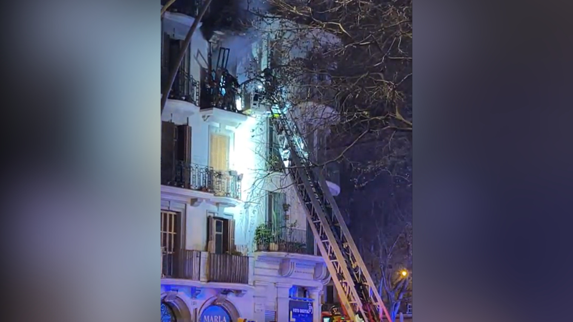Barselona Merkezde Büyük Yangın: Sant Joan Caddesi'nde Daire Alevlere Teslim