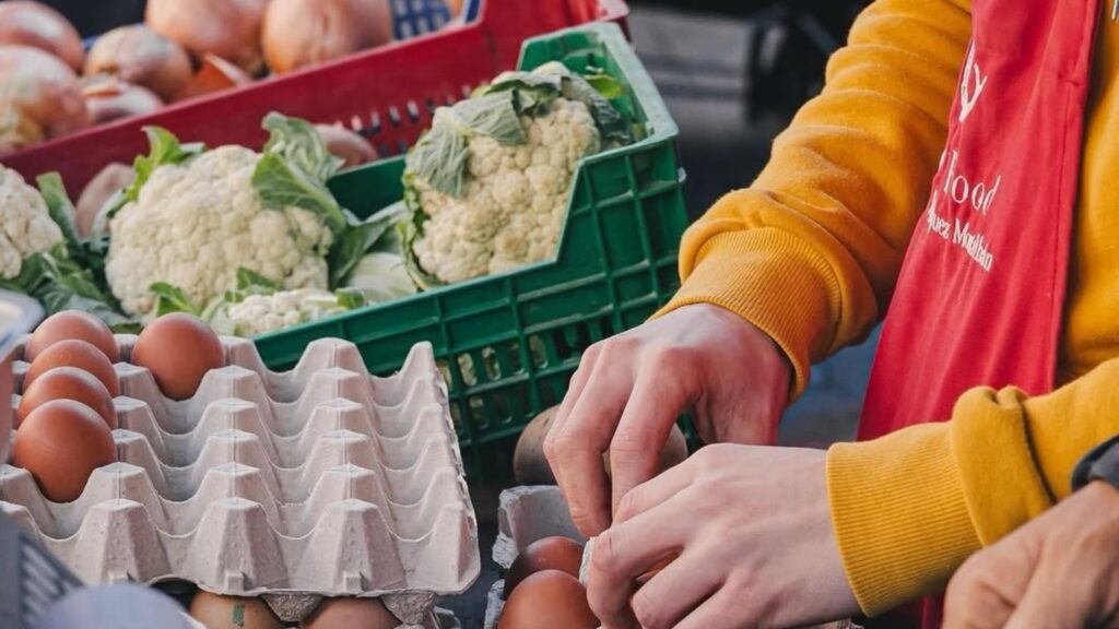 Barselona'da Yerel Lezzet Durağı: Çiftçi Pazarları Yeniden Yükselişte!