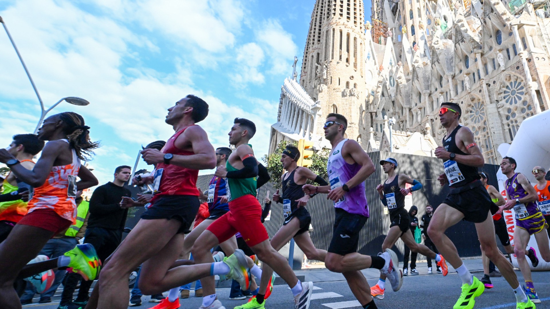 Barselona Maratonu 2027 Tarihi Rekorlara Koşuyor: Kayıtlar Zirveye Ulaştı