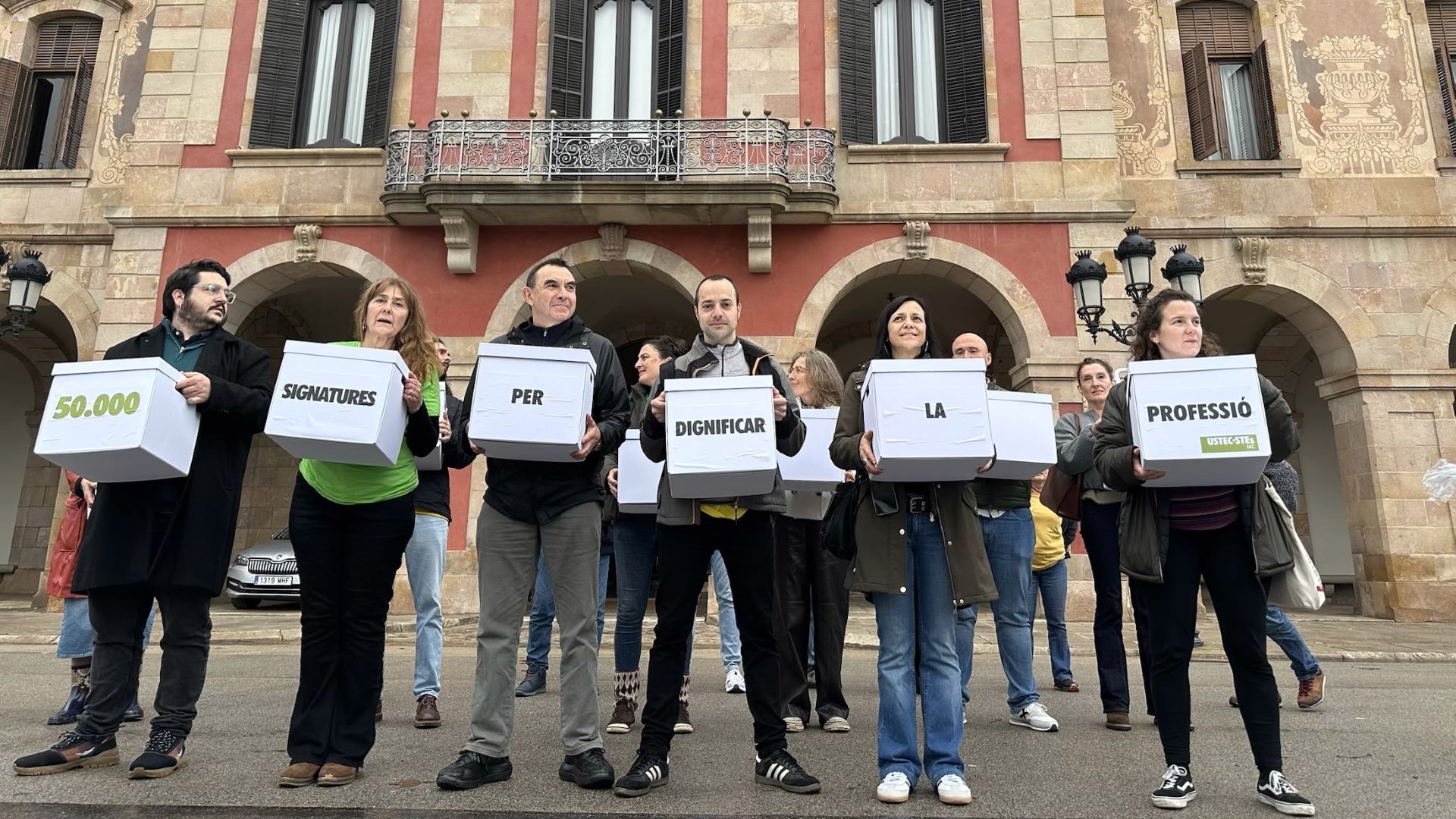 Katalonya Eğitim Sendikası USTEC-STEs'ten 50.000 İmza: Öğretmenler Grev Hazırlığında!