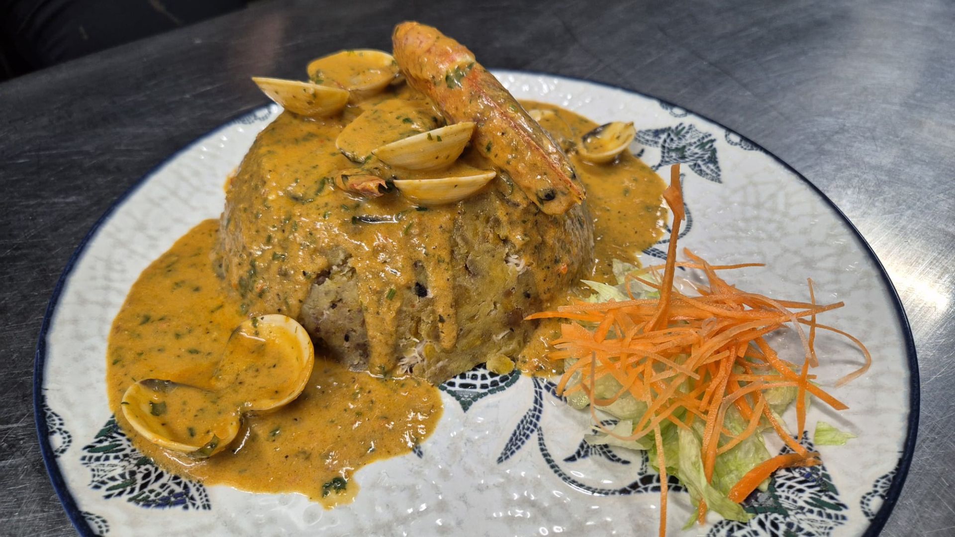 Barselona'da Karayip Ruhu: Bachata Rosa, Sants-Badal'a Dominik Lezzetleri Taşıyor