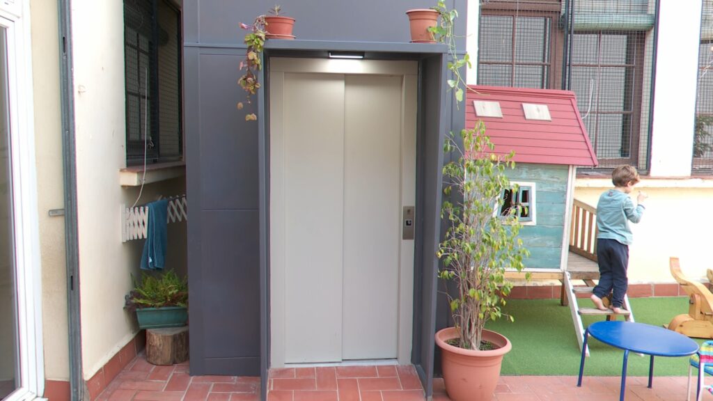 Barselona'da Alternatif Eğitime Tarihi Onay: Espai Aigua Okulu Resmi Statü Kazandı