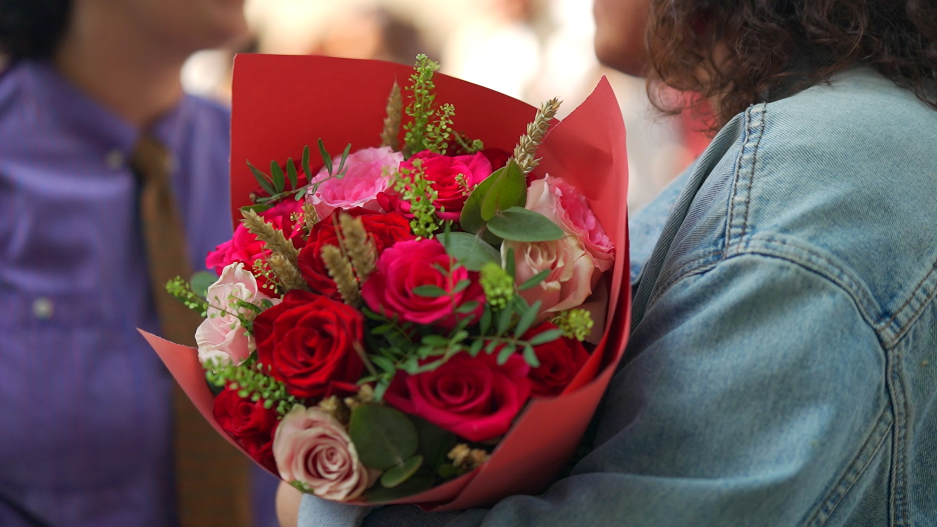 Barselona'yı Saran Sant Jordi Coşkusu: Kitaplar, Güller ve Aşkın Günü
