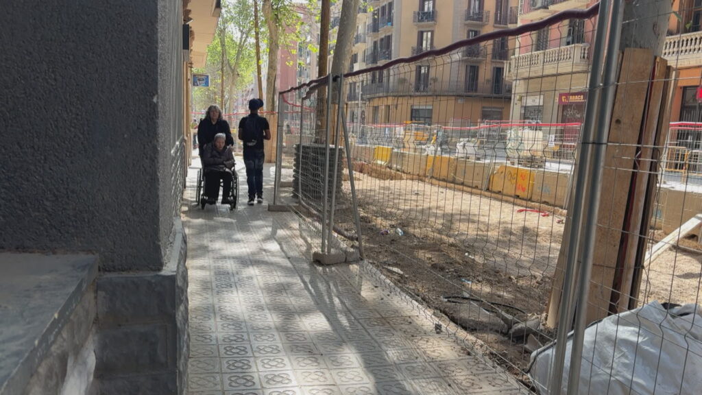 Barselona'da Uzayan Kaldırım İnşaatı Esnafın Umutlarını ve Satışlarını Söndürüyor