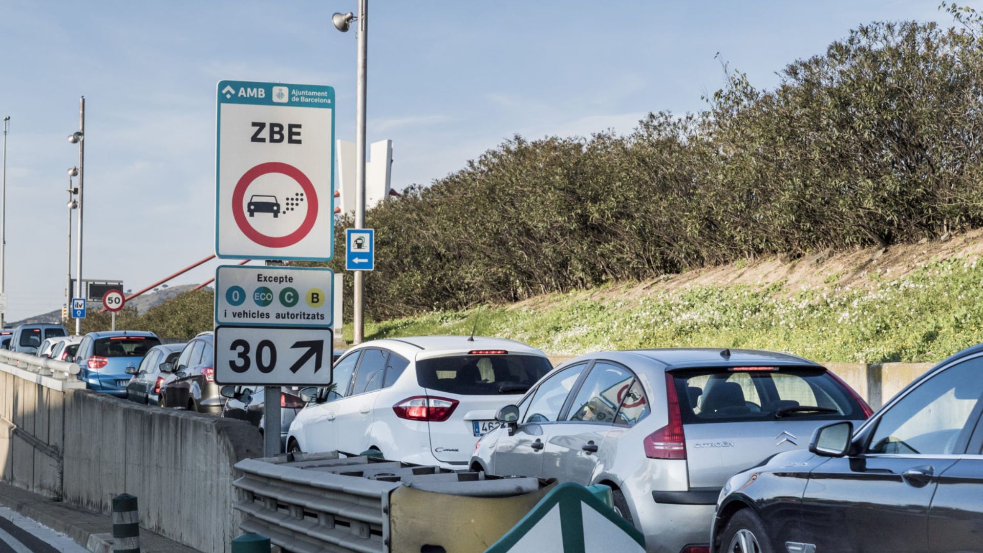 Barselona'da Çevre Hamlesi: 2028'den İtibaren Sarı Etiketli Araçlara ZBE Yasağı