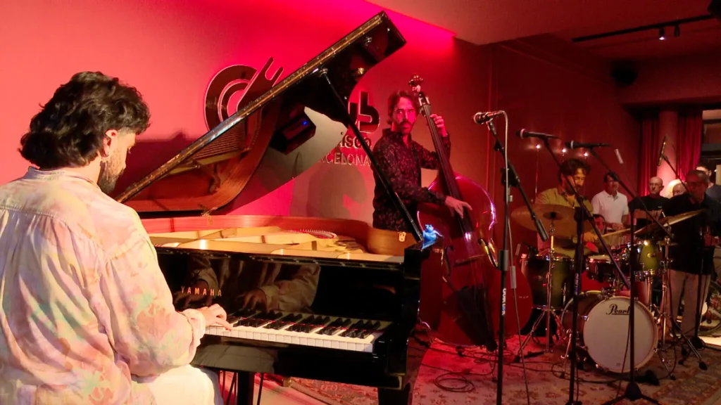 Barselona'nın Yeni Müzik Vahası: Club del Disco ile Canlı Performans ve Plak Keyfi