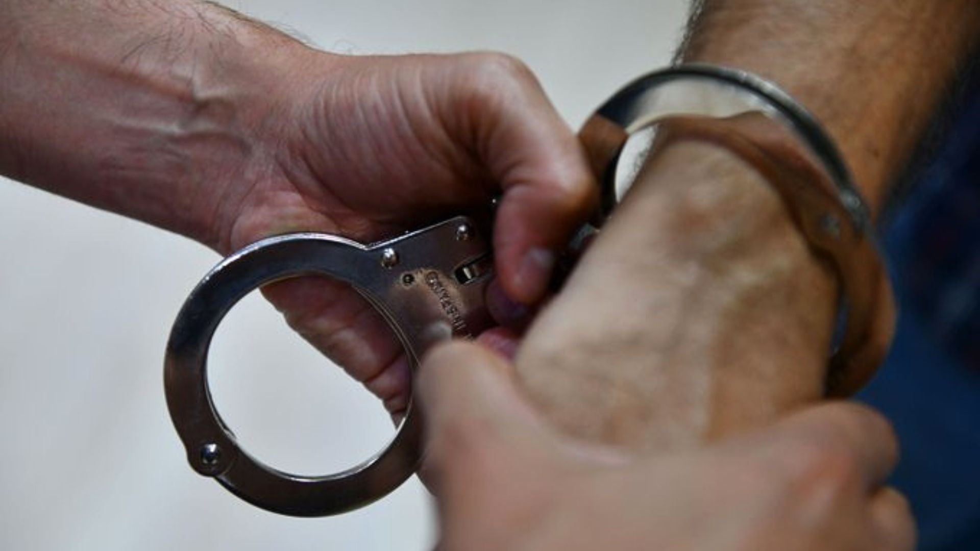 Barselona'da Çalıntı Telefon Şebekesine Darbe: 18 Gözaltı, 260'tan Fazla Cihaz Ele