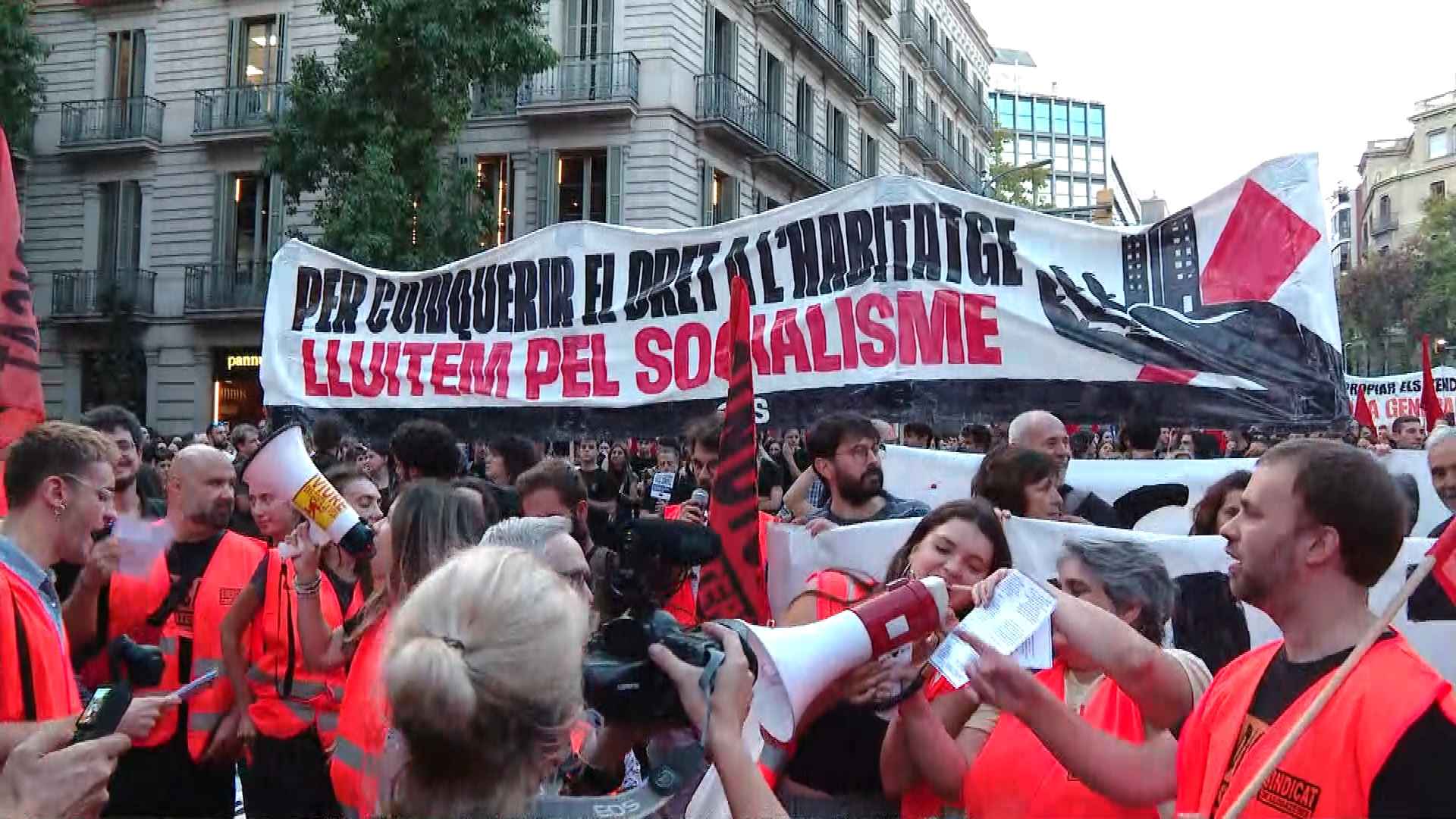 Barselona'da Konut Hakkı İçin Kitlesel Yürüyüş: "Genel Greve Doğru İlerliyoruz"