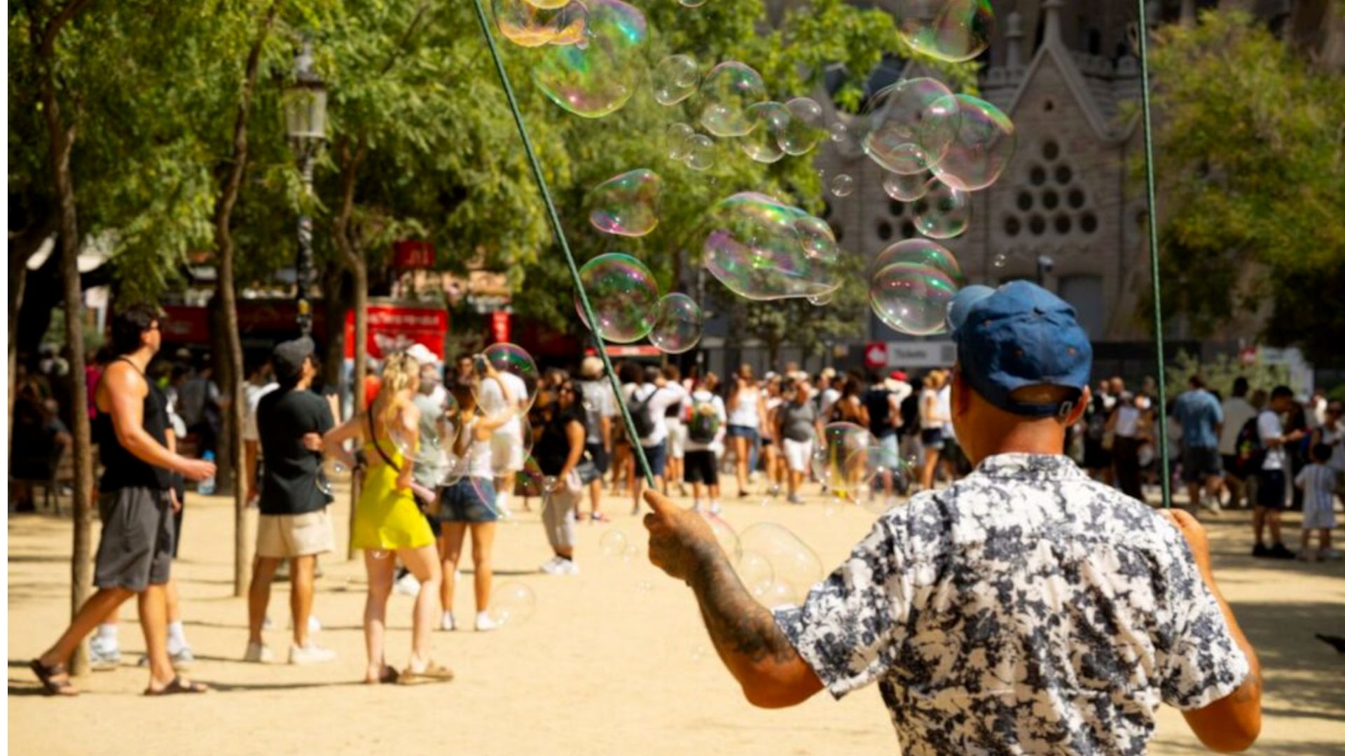 Barselona'da Aşırı Turizm Yerel Halkın Yaşamını Değiştiriyor: Gündelik Rutinler Dönüşüyor