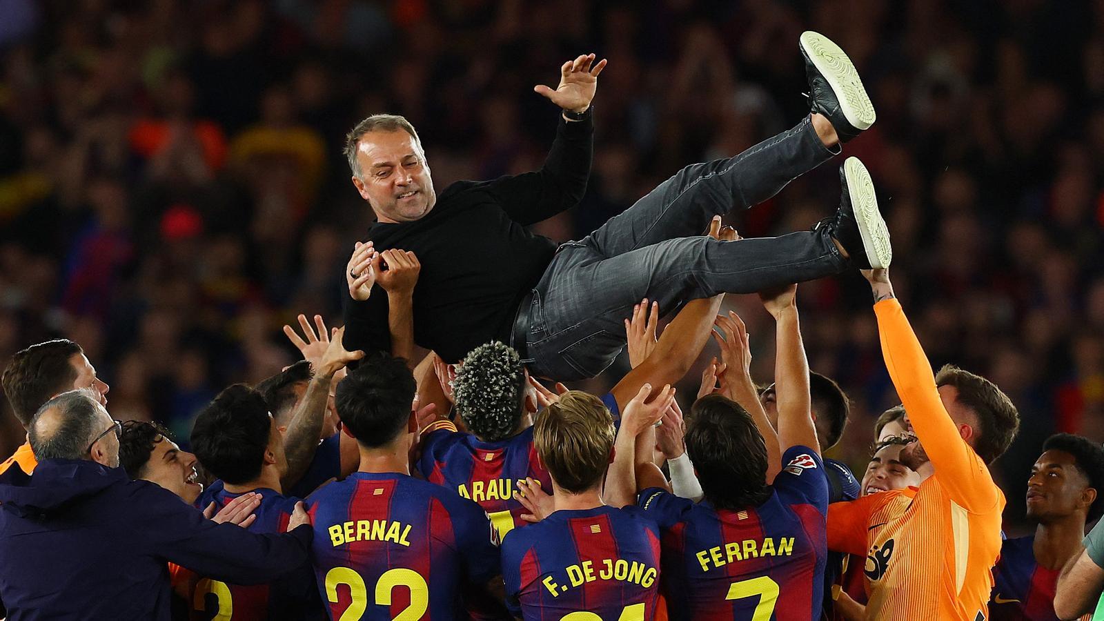 Hansi Flick Yönetimindeki Barcelona, 29. La Liga Şampiyonluğunu Coşkuyla Kutladı