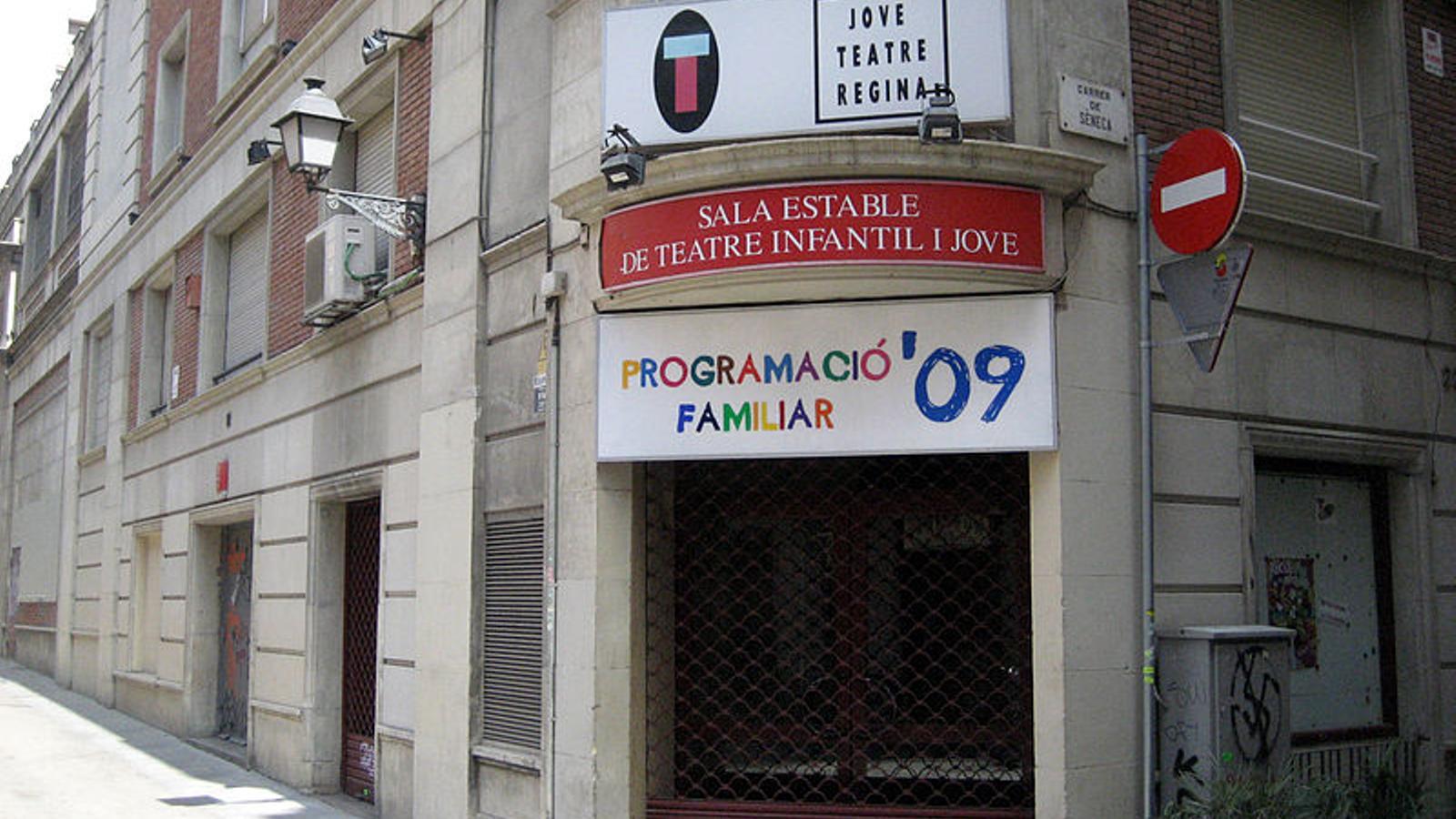 İspanya'nın En Ünlü İllüzyonisti El Mago Pop, Barselona'nın Tarihi Teatre Regina'sına