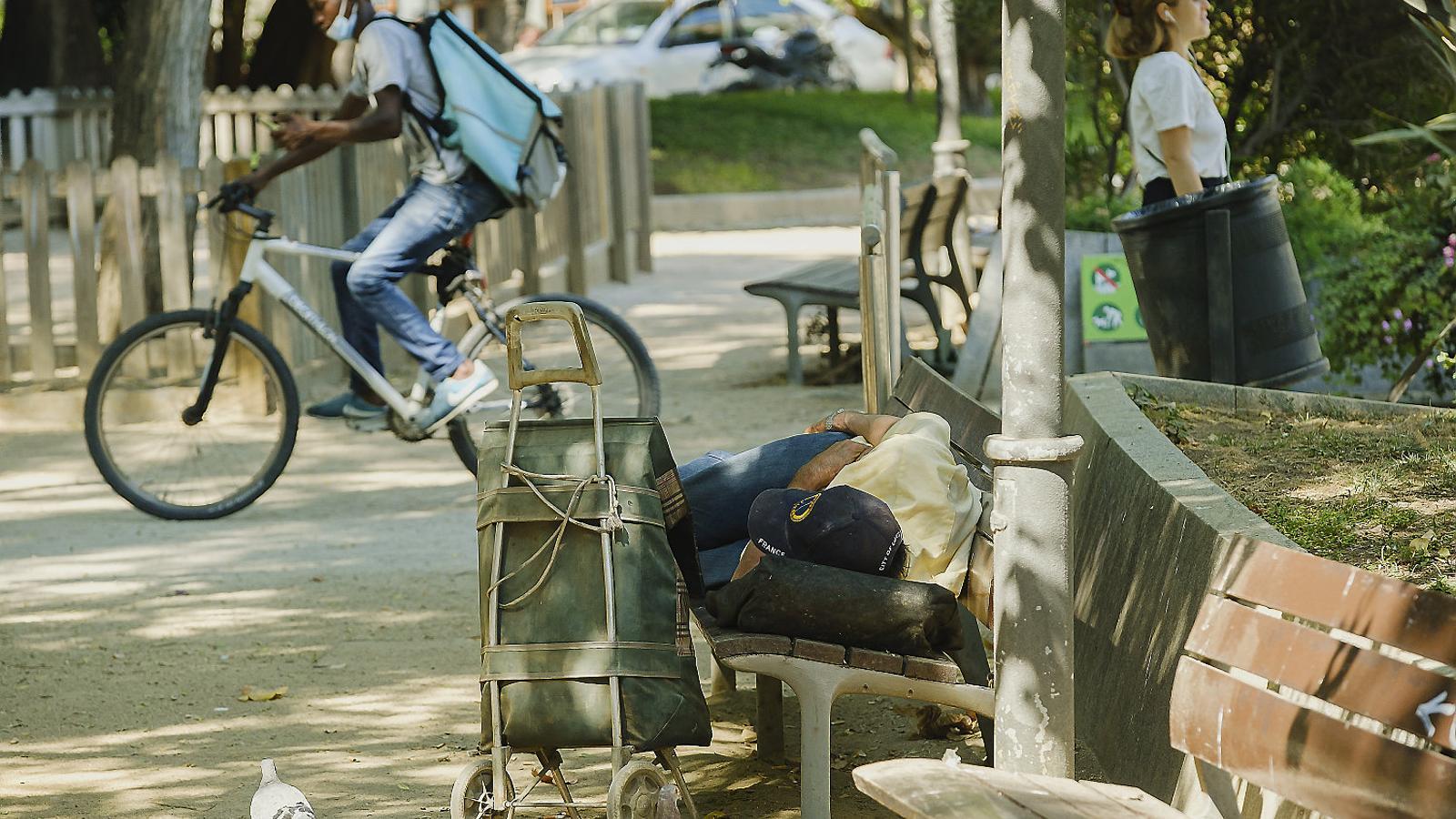 Evsizler Daha Fazla Bekleyemez: Katalonya'da Kurumlara Acil Eylem Çağrısı