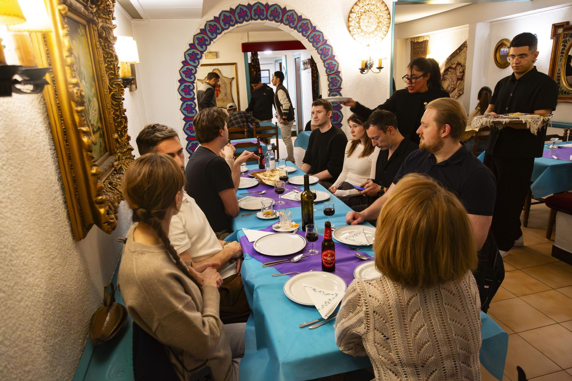 Barselona'daki İran Diasporasının Derin Kaygısı: "Okuduktan Sonra Mesajı Sil"