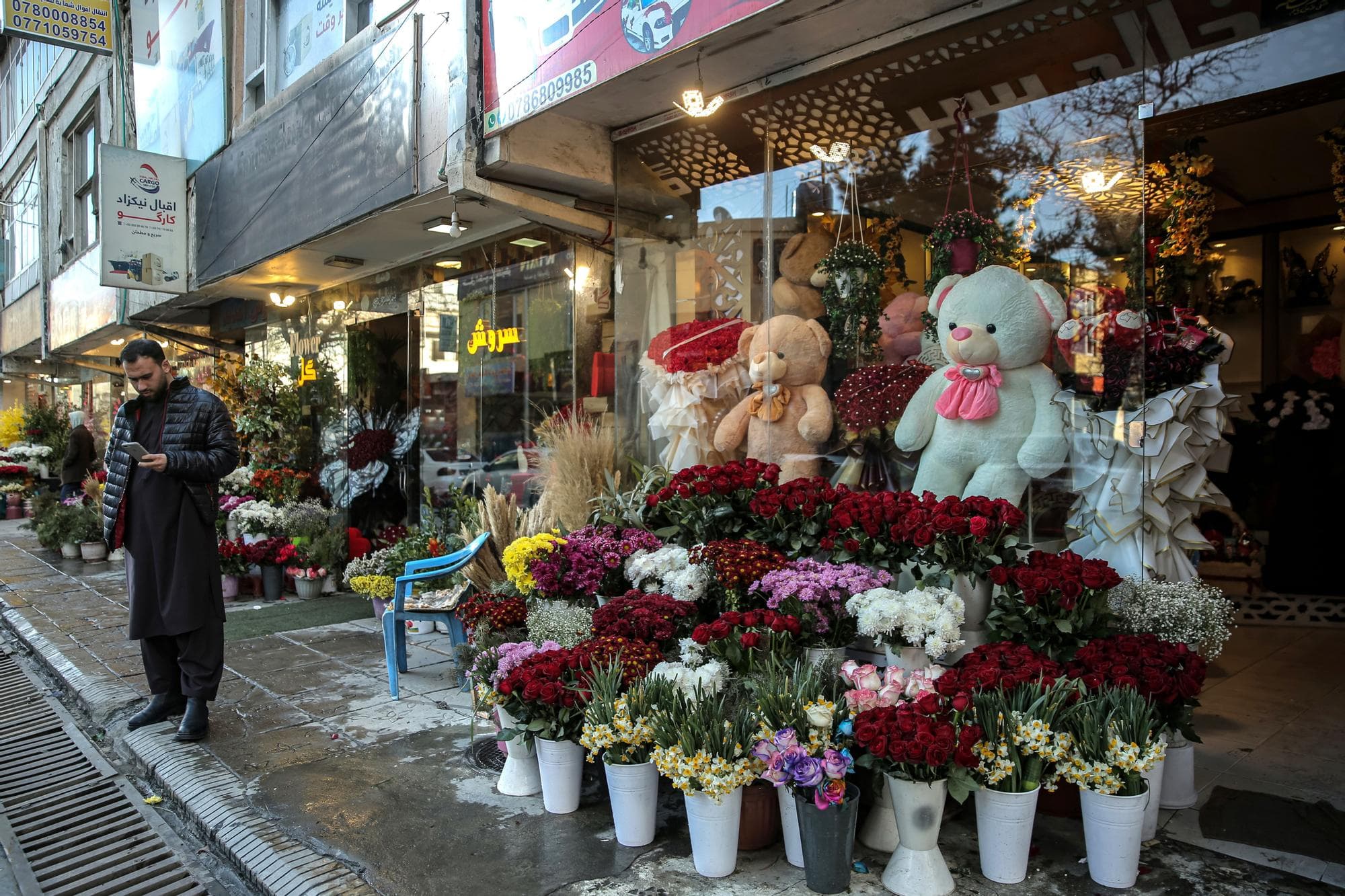 Kabil'de Taliban'dan Sevgililer Günü Tehdidi: "Aşk ve Kırmızıya Karşı Haçlı Sefe