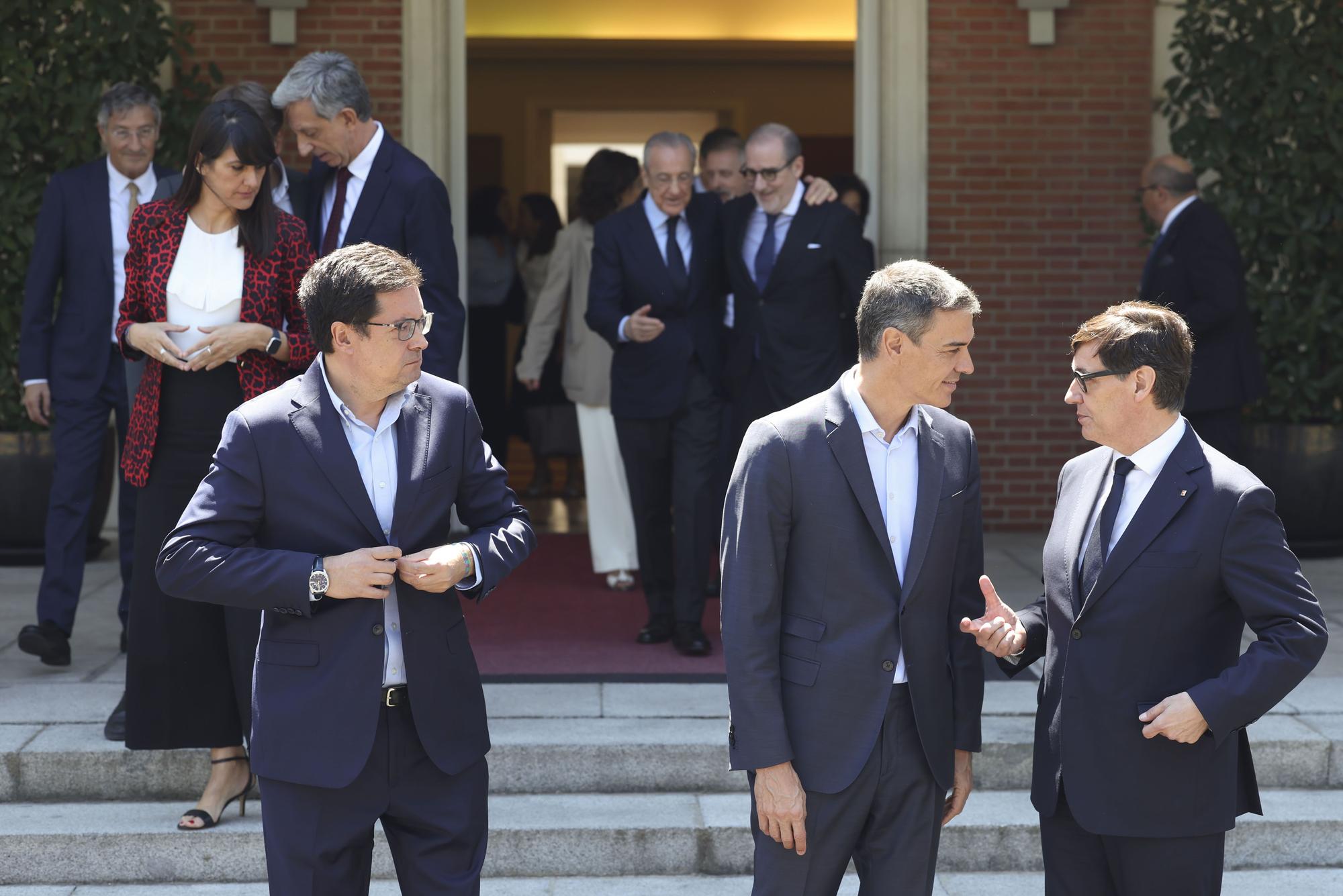Pedro Sánchez ve Salvador Illa Arasındaki Sarsılmaz İttifak: Zor Zamanlarda Güçlenen