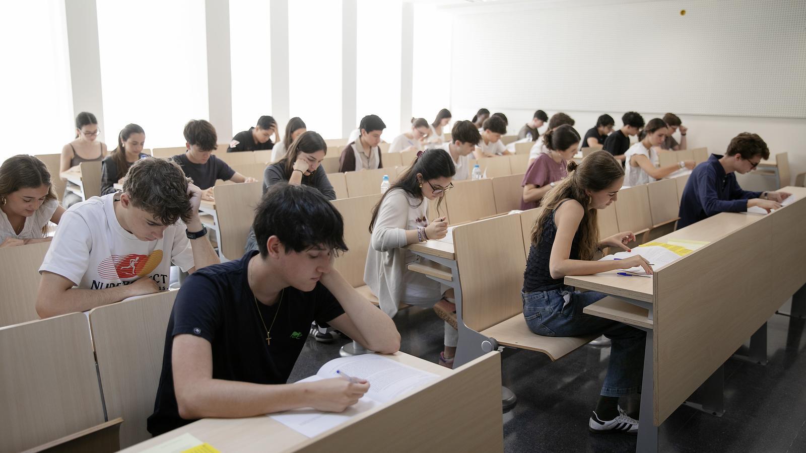 Katalonya'da Üniversite Sınavı Matematik Kabusu: On Yılın En Kötü Sonucu