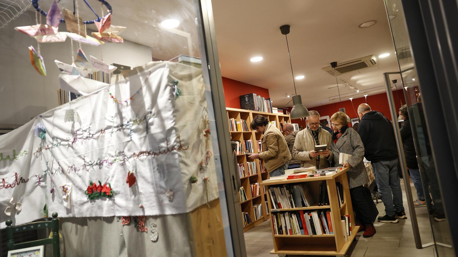 Barselona'da Bir Edebiyat Kalesi Sustu: Librerío de la Plata'nın Hüzünlü Vedası