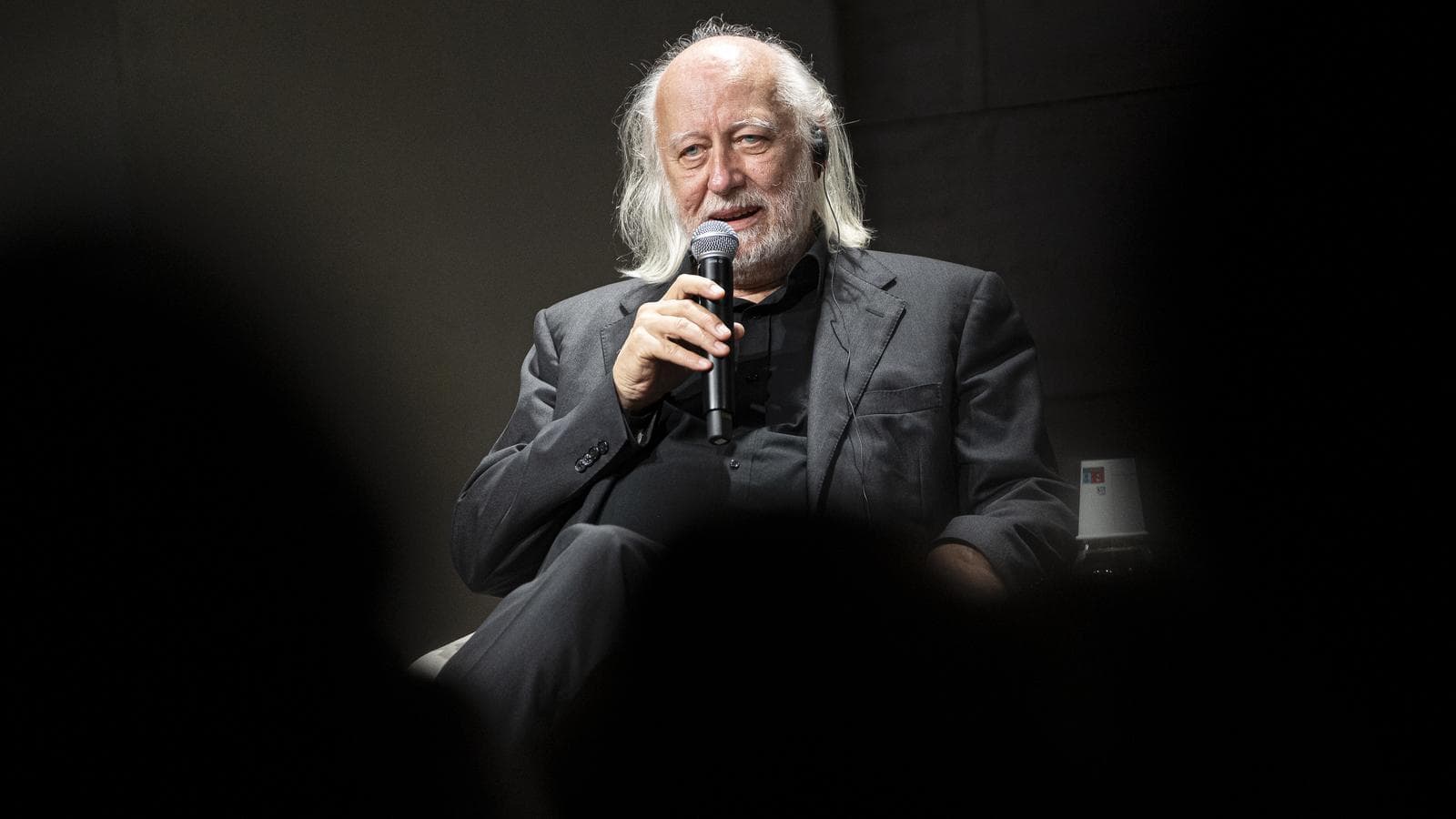 László Krasznahorkai: "Dünyadaki Yoksulluğu Kabullenmek Hâlâ Zor"