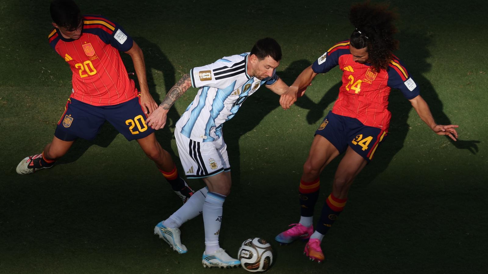 Dünya Kupası Finali: Futbol ve Siyasetin Çarpıştığı Sahne