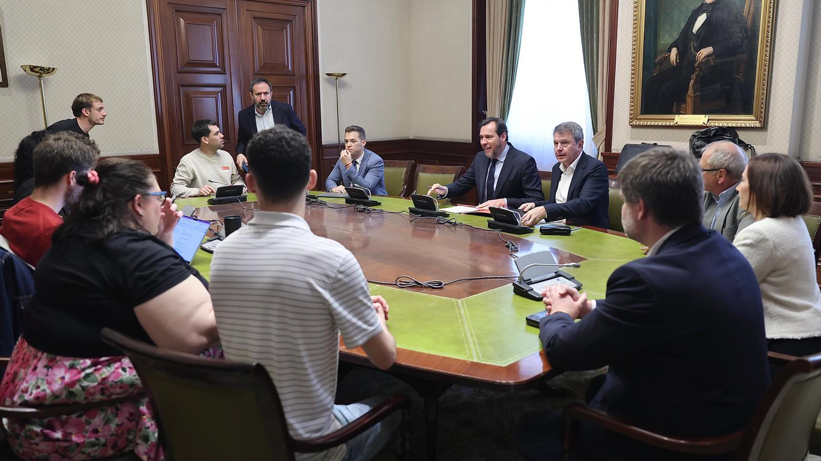 Katalonya Tren Krizi Madrid'e Taşındı: Kullanıcılar Ulaştırma Bakanı Puente ile Görüştü