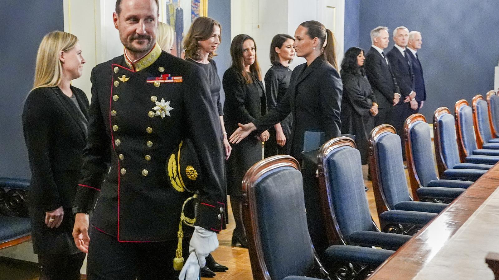 Norveç'in Yeni Kralı Haakon VIII: Sörfçü Prens Tacı Aile Skandallarıyla Devraldı
