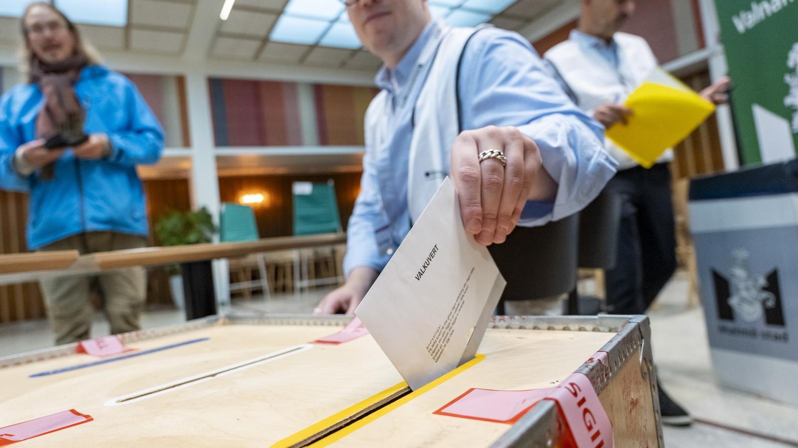 İsveç Seçimleri: Sosyal Demokratlar Sandık Çıkışı Anketlerinde Önde, Aşırı Sağ Yükselişte